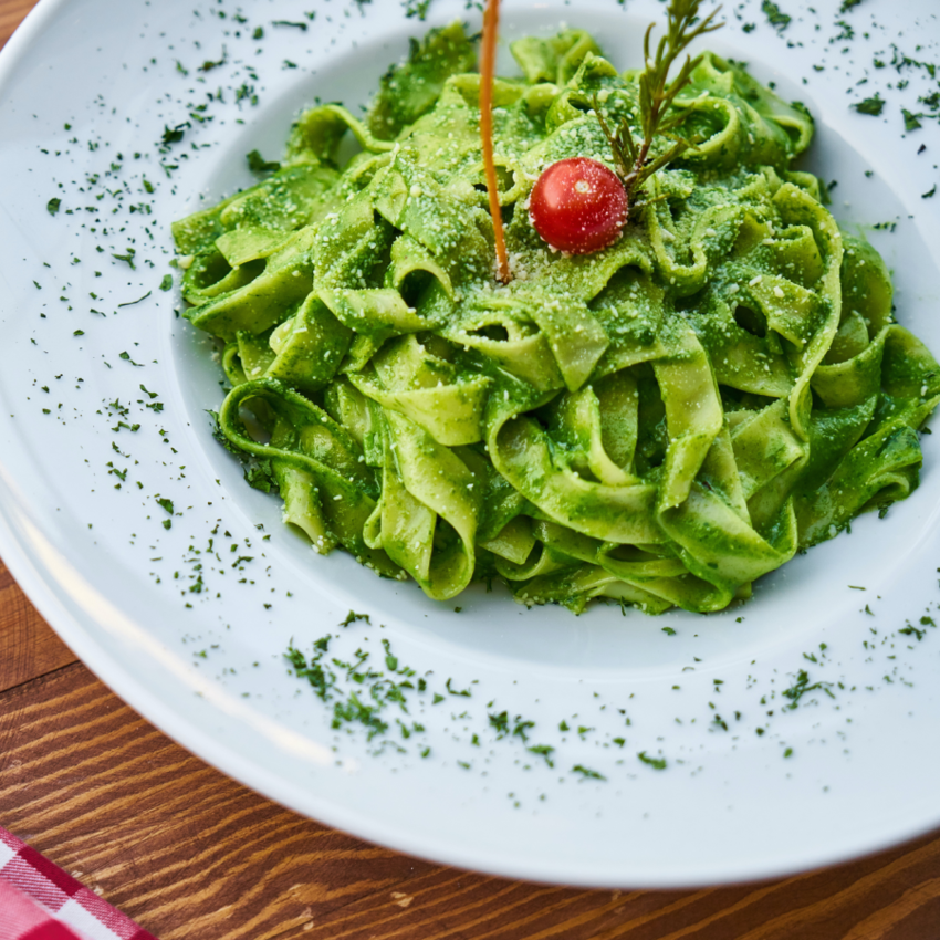 Tagliatelle al pesto   